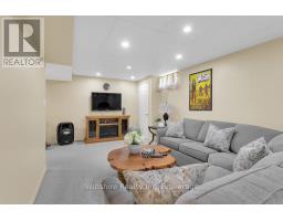 38 CAVANAUGH CRESCENT - 22