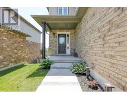 867 FRONTENAC CRESCENT - 4