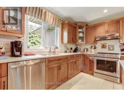 7 LYNDALE ROAD - 11