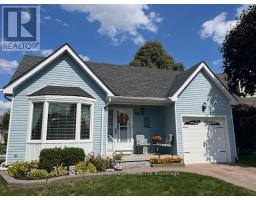 65 EDWIN CRESCENT - 36