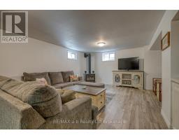 8 DEAN CRESCENT - 31