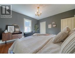 116 VANSITTART AVENUE - 34