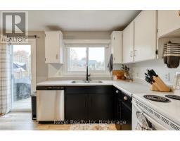 1011B VANIER AVENUE - 18