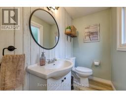 1011B VANIER AVENUE - 19