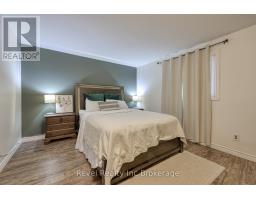 1011B VANIER AVENUE - 20