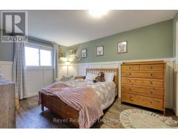 1011B VANIER AVENUE - 21