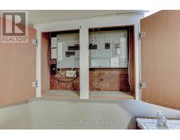 344 CLARKE STREET N - 23