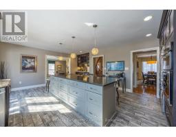 33 DEMEYERE AVENUE - 13