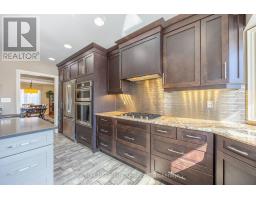33 DEMEYERE AVENUE - 14
