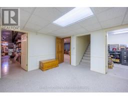 33 DEMEYERE AVENUE - 32