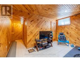 33 DEMEYERE AVENUE - 34