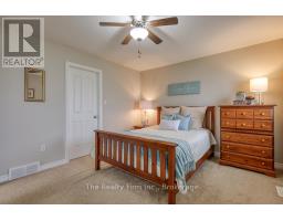 17 SCOURFIELD DRIVE - 23