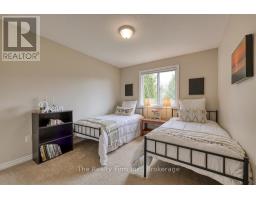 17 SCOURFIELD DRIVE - 24