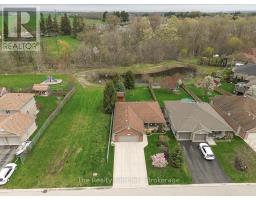 17 SCOURFIELD DRIVE - 3