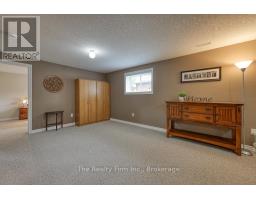 17 SCOURFIELD DRIVE - 30
