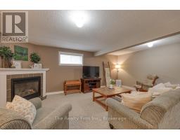 17 SCOURFIELD DRIVE - 31