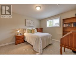17 SCOURFIELD DRIVE - 34