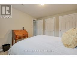 17 SCOURFIELD DRIVE - 35