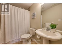 17 SCOURFIELD DRIVE - 36