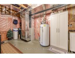 17 SCOURFIELD DRIVE - 38