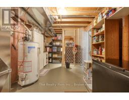 17 SCOURFIELD DRIVE - 39