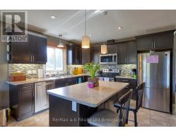 36 WOODHATCH CRESCENT - 15