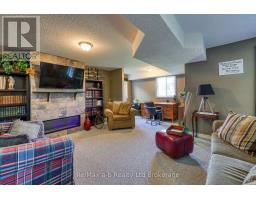 36 WOODHATCH CRESCENT - 27
