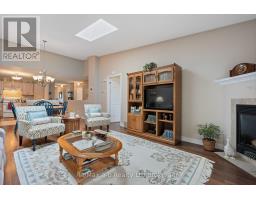 37 FAIRS CRESCENT - 11