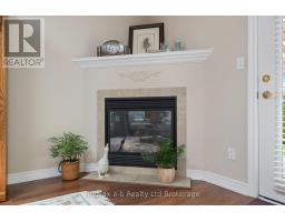 37 FAIRS CRESCENT - 13
