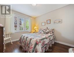 37 FAIRS CRESCENT - 14