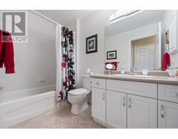 37 FAIRS CRESCENT - 15