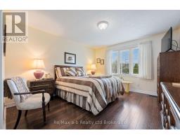 37 FAIRS CRESCENT - 16