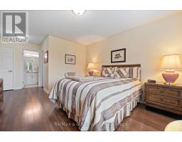 37 FAIRS CRESCENT - 17