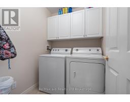 37 FAIRS CRESCENT - 19