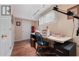 37 FAIRS CRESCENT - 22
