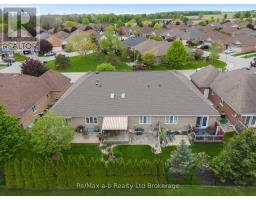 37 FAIRS CRESCENT - 31