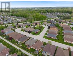 37 FAIRS CRESCENT - 32
