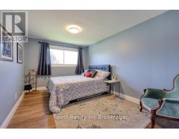 2 RICHARDS COURT - 32