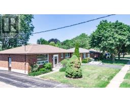 1009 WARWICK STREET - 2