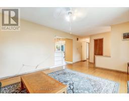 1009 WARWICK STREET - 6