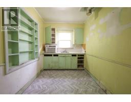 358 GLEBE STREET E - 22