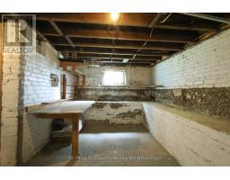 358 GLEBE STREET E - 30
