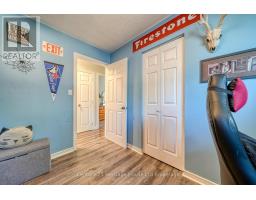 12 STEELE STREET - 16