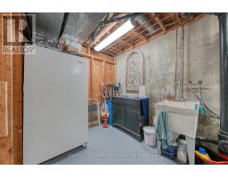 12 STEELE STREET - 32