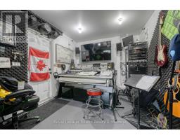 109 CANROBERT STREET - 23