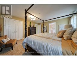 1142 CAEN AVENUE - 36