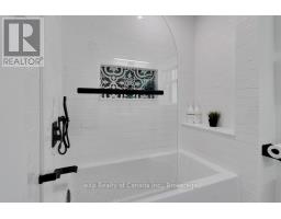 9 OAKWOOD AVENUE - 36