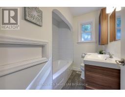 796 BAYSWATER STREET - 17