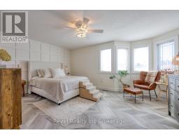 14 SCOURFIELD DRIVE - 21