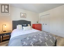 14 SCOURFIELD DRIVE - 32